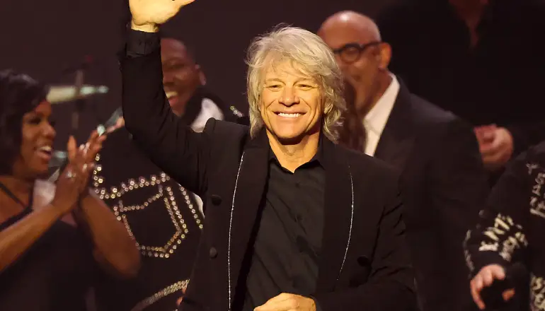 Jon Bon Jovi vuelve a los escenarios con éxito tras preocupaciones por su salud vocal