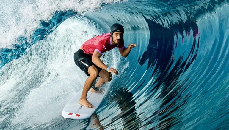 ¡Orgullo peruano! Alonso Correa avanza a las semifinales de surf en París 2024