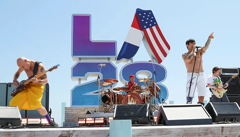 Red Hot Chili Peppers encendieron la clausura de París 2024 y dieron la bienvenida a Los Ángeles 2028