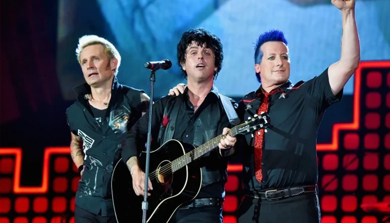 Green Day se ve obligado a abandonar el escenario por un dron no autorizado