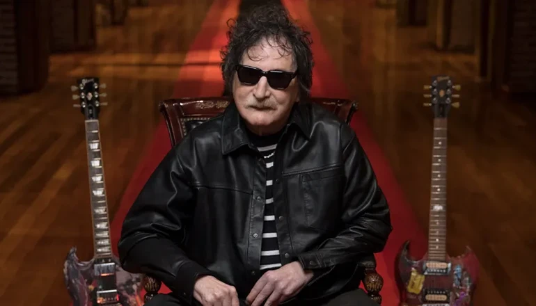 Charly García sorprende con su nuevo álbum, tras siete años de silencio