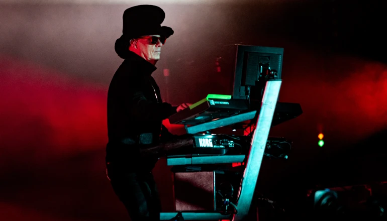 ¡Feliz 65 cumpleaños, Chris Lowe! El maestro del synth-pop celebra décadas de éxitos con Pet Shop Boys