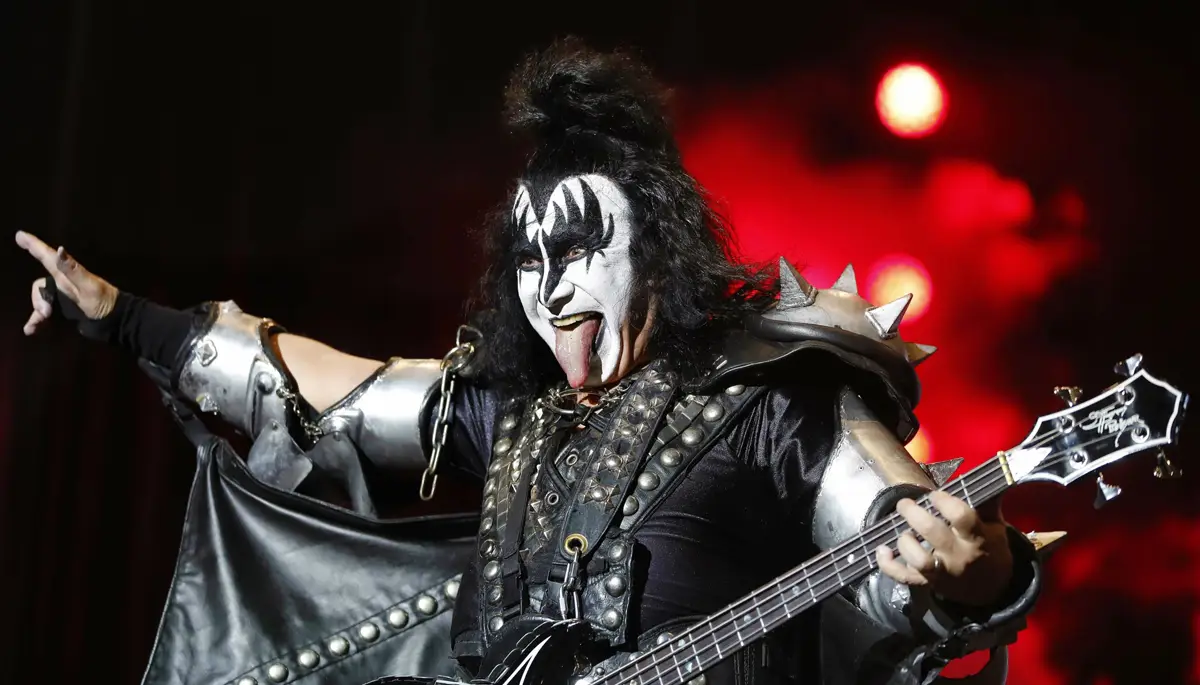 Gene Simmons explica por qué no puede alejarse de los escenarios tras el final de KISS