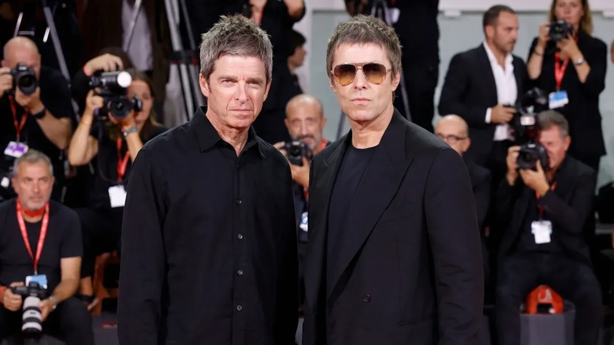 Liam y Noel Gallagher sorprenden juntos en Venecia durante la premiere del documental de Oasis